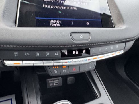 Certified 2022 Cadillac XT4 Luxury w/ Cold Weather Package image 16