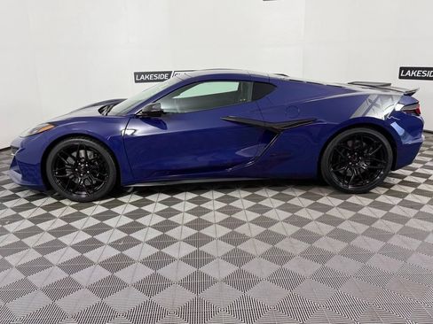 Used 2025 Chevrolet Corvette Z06 RWD image 3