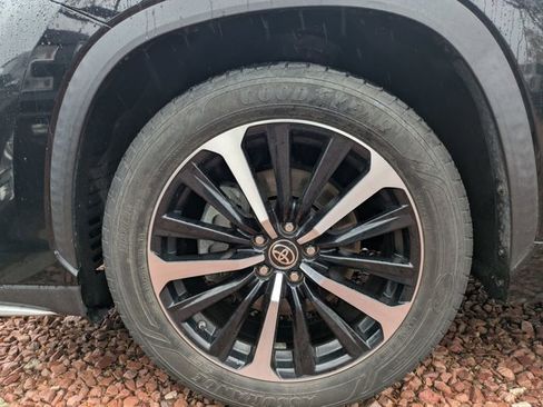 Used 2021 Toyota Highlander XSE AWD/4WD image 18