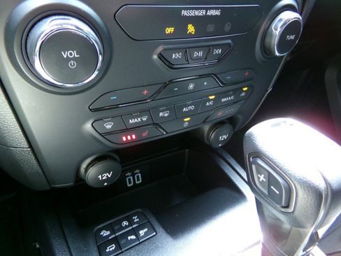 Used 2023 Ford Ranger Lariat w/ Tremor Off-Road Package image 20