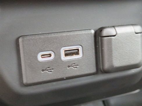 Used 2021 Chevrolet Silverado 1500 Custom image 30