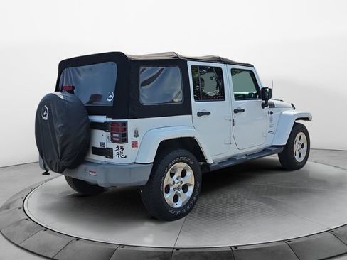 Used 2015 Jeep Wrangler Unlimited Sahara w/ Connectivity Group AWD/4WD image 5