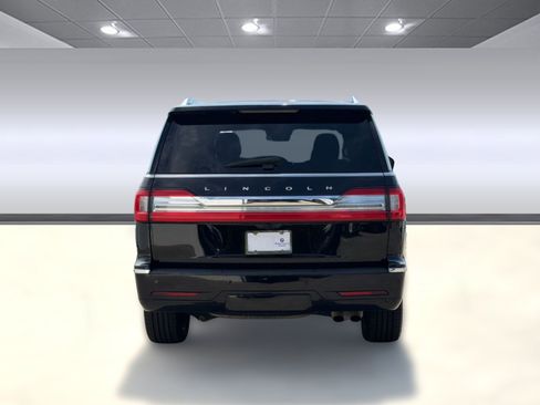 Used 2018 Lincoln Navigator Select AWD/4WD image 10