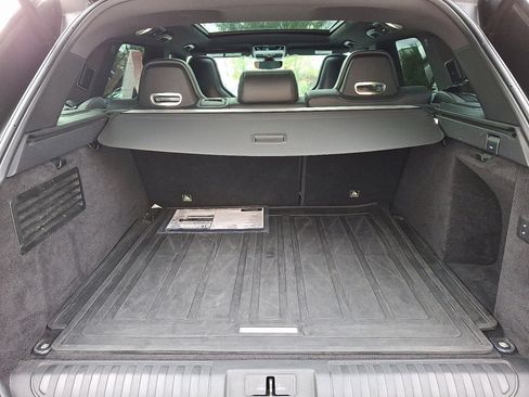 Used 2018 Land Rover Range Rover Sport SVR image 17