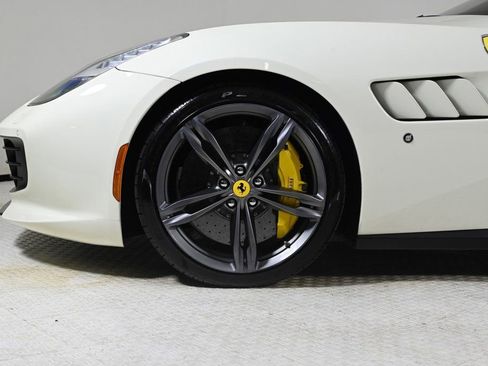 Used 2018 Ferrari GTC4Lusso image 30