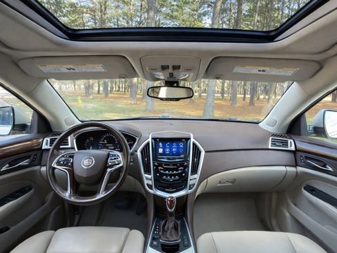 Used 2016 Cadillac SRX Luxury image 2