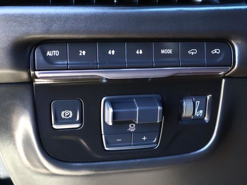 Used 2025 Cadillac Escalade Premium Luxury Platinum image 32