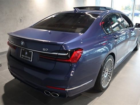 Certified 2022 BMW ALPINA B7 xDrive w/ Luxury Rear Seating Package image 3