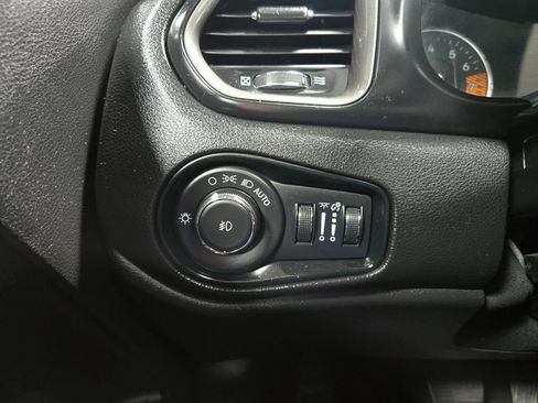 Used 2023 Jeep Renegade Limited w/ Sun/Sound Group AWD/4WD image 14