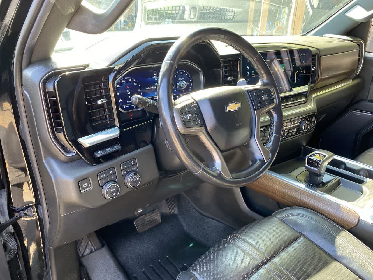Used 2022 Chevrolet Silverado 1500 High Country w/ Technology Package AWD/4WD image 2