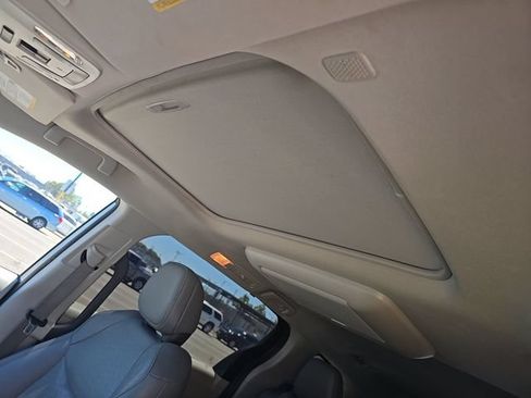 Used 2022 Toyota Sienna Limited AWD/4WD image 10