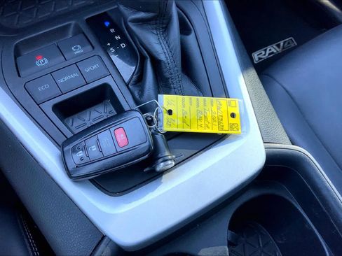 Used 2021 Toyota RAV4 XLE Premium FWD image 15