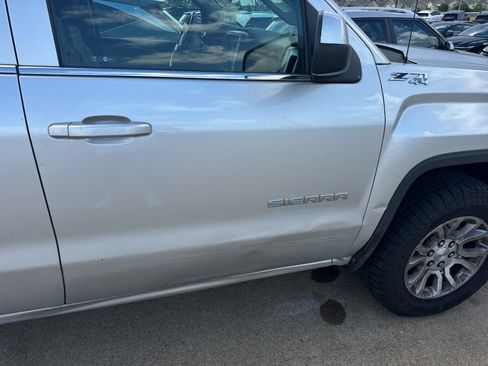 Used 2017 GMC Sierra 1500 SLE w/ SLE Value Package AWD/4WD image 2