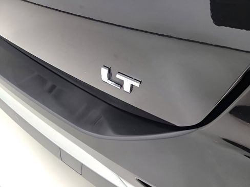 Used 2020 Chevrolet Equinox LT FWD image 12