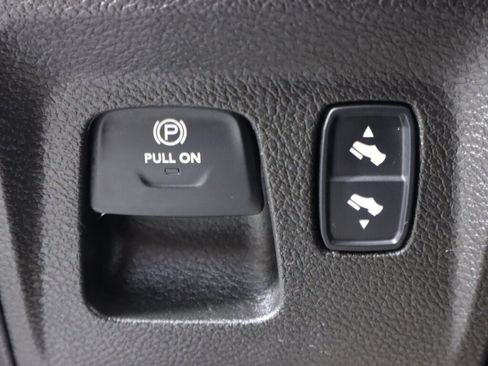 Used 2019 RAM 1500 Big Horn AWD/4WD image 11
