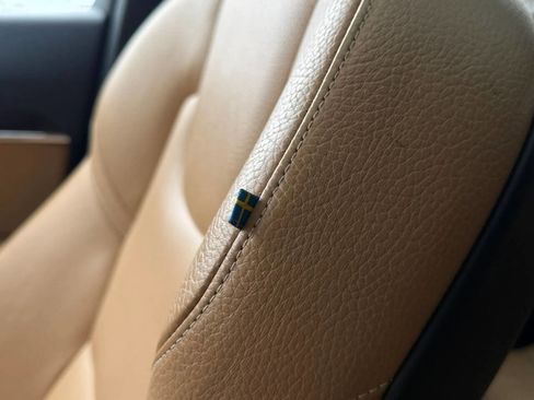 Used 2016 Volvo XC90 T6 Momentum w/ Protection Package Plus image 23