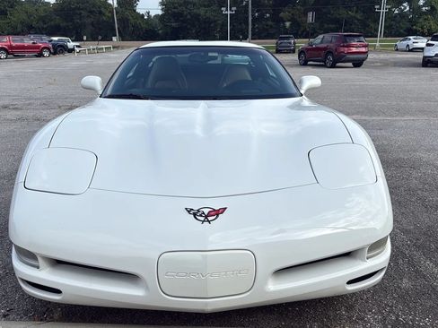 Used 2002 Chevrolet Corvette Coupe RWD image 8