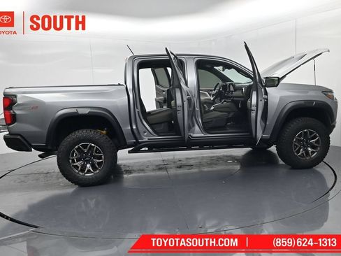 Used 2024 Chevrolet Colorado ZR2 w/ Technology Package AWD/4WD image 69