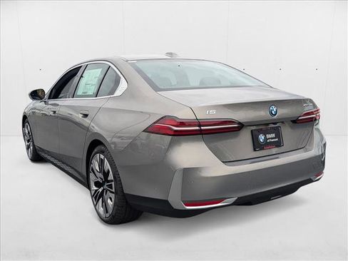 Used 2025 BMW i5 eDrive40i w/ Premium Package image 8