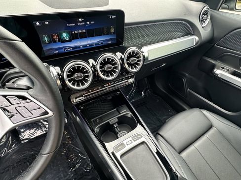 Certified 2025 Mercedes-Benz GLB 250 image 30