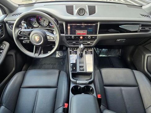 Used 2025 Porsche Macan image 13
