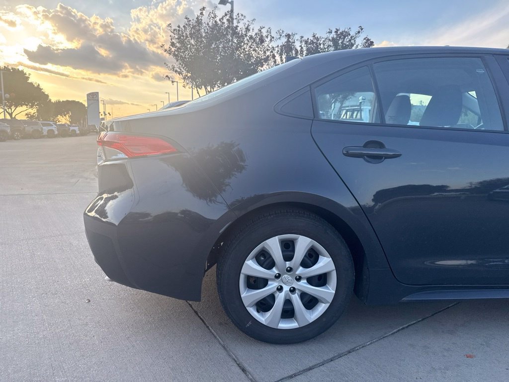 Used 2025 Toyota Corolla LE FWD image 16