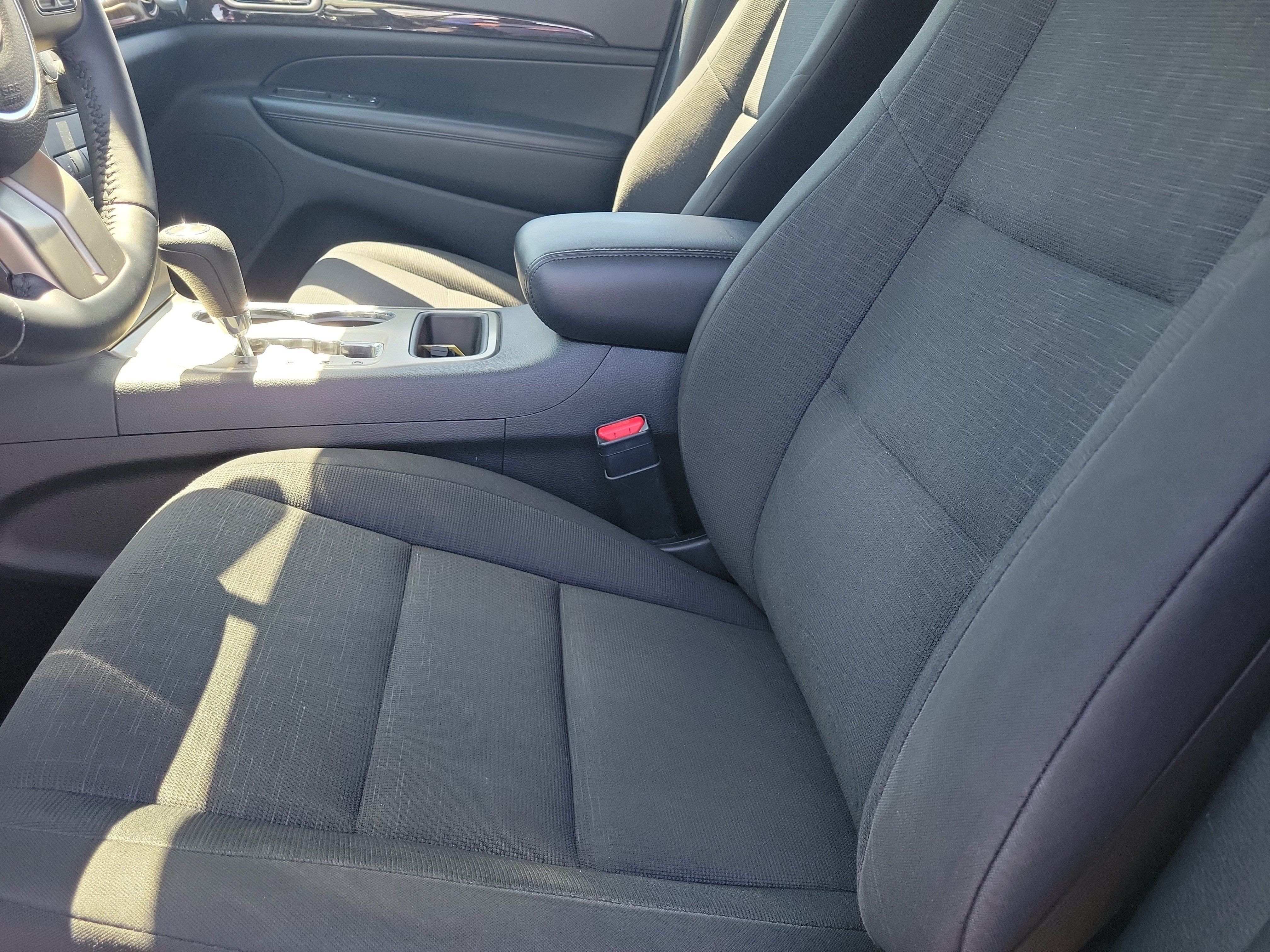 Used 2013 Jeep Grand Cherokee Laredo w/ Laredo E Group AWD/4WD image 19