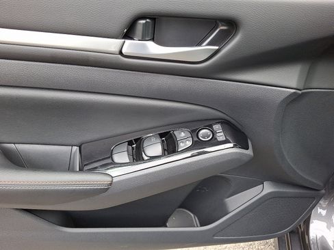 Certified 2025 Nissan Altima 2.5 SR w/ SR Premium Package image 13