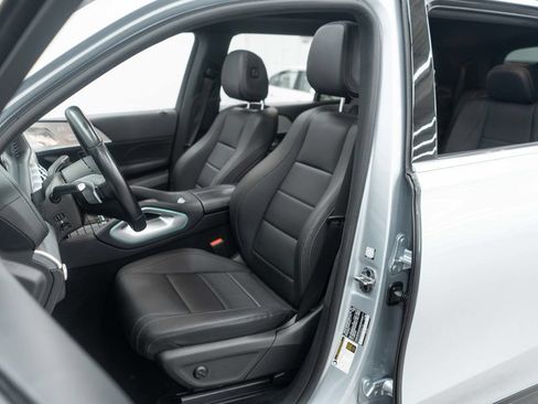 Used 2025 Mercedes-Benz GLS 450 4MATIC image 8