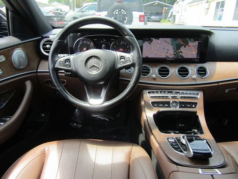 Used 2018 Mercedes-Benz E 300 4MATIC w/ Premium 1 Package image 17