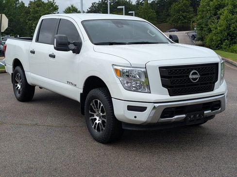 Used 2024 Nissan Titan SV w/ SV Convenience Package AWD/4WD image 7