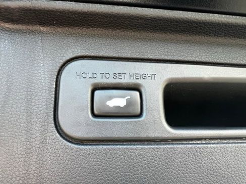 Used 2023 Honda Pilot Touring image 9
