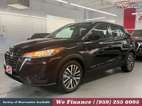 Used 2022 Nissan Kicks SV FWD image 1
