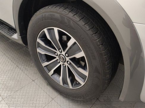 Used 2020 Nissan Armada SL image 31