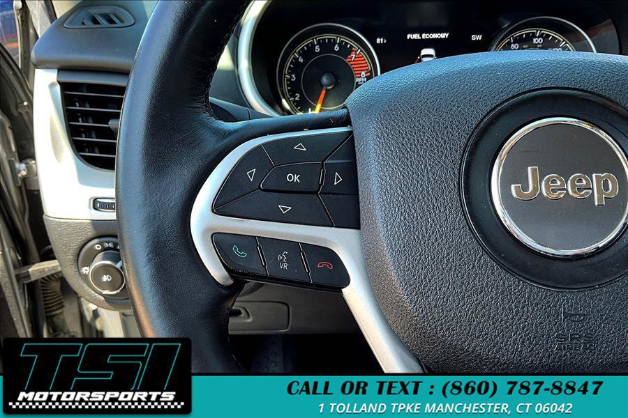 Used 2017 Jeep Cherokee Overland AWD/4WD image 18