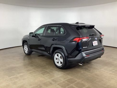 Used 2021 Toyota RAV4 XLE w/ XLE Grade Weather Package AWD/4WD image 14