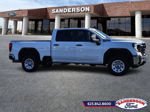 Used 2024 GMC Sierra 2500 Pro image 2