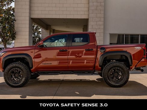 Used 2025 Toyota Tacoma TRD Off-Road image 6