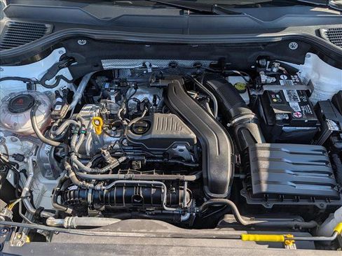 Certified 2023 Volkswagen Taos SE image 11