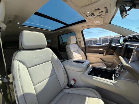 Used 2021 GMC Yukon Denali w/ Denali Premium Package AWD/4WD image 38