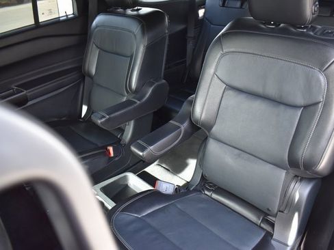 Used 2020 Ford Explorer Limited image 19