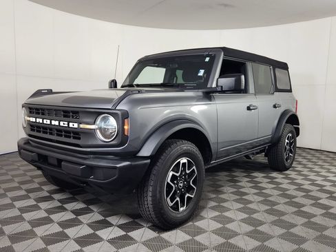 Used 2025 Ford Bronco 4-Door AWD/4WD image 3