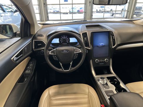 Certified 2022 Ford Edge SEL w/ Convenience Package image 2