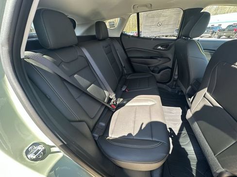 Used 2026 Chevrolet Trax ACTIV w/ Sunroof Package FWD image 30