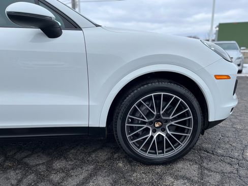 Used 2022 Porsche Cayenne Platinum Edition image 16