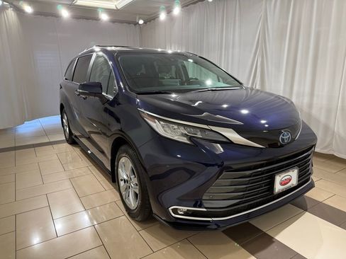 Used 2024 Toyota Sienna Limited AWD/4WD image 7