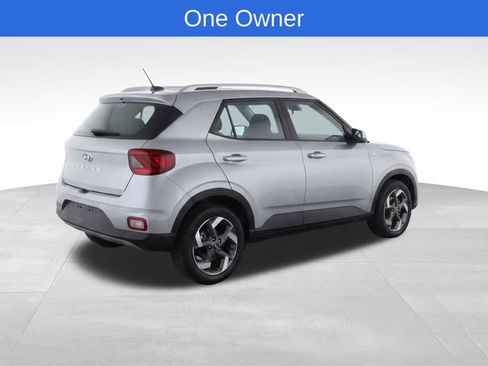 Used 2023 Hyundai Venue SEL image 4