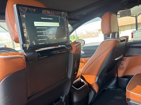 New 2026 Chrysler Pacifica Pinnacle image 16