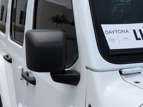 Used 2025 Jeep Wrangler Unlimited Sahara AWD/4WD image 13