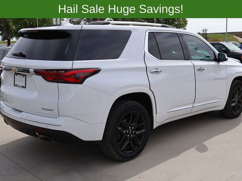 Used 2023 Chevrolet Traverse Premier FWD image 6